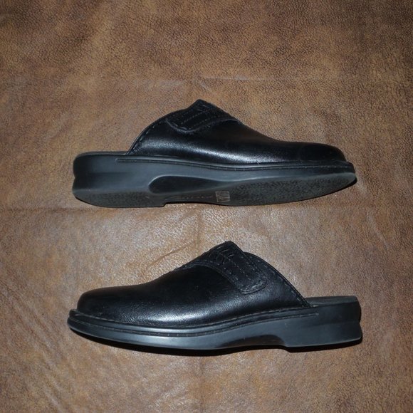 *SOLD* Clarks Black Leather Mule Slide - Picture 2 of 6